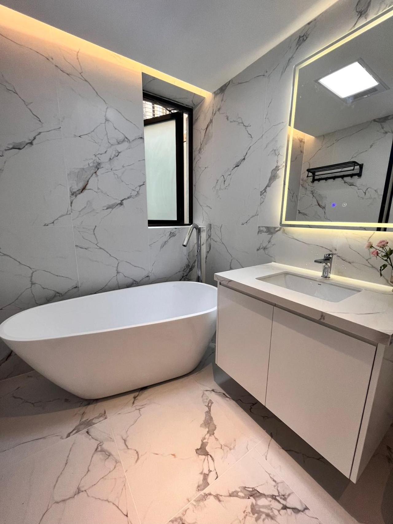 Appartement Eastern Hub - Brand New Near The Bund, Nanjing Road, Yuyuan Garden, Sunny 3 Bedrooms 100m From Metro Station *