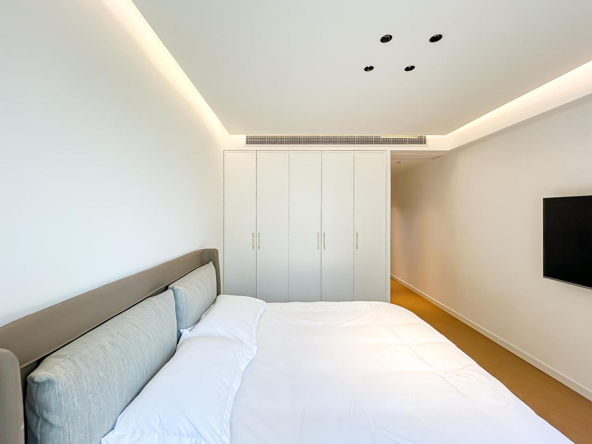 Eastern Hub - Brand New Near The Bund, Nanjing Road, Yuyuan Garden, Sunny 3 Bedrooms 100m From Metro Station *