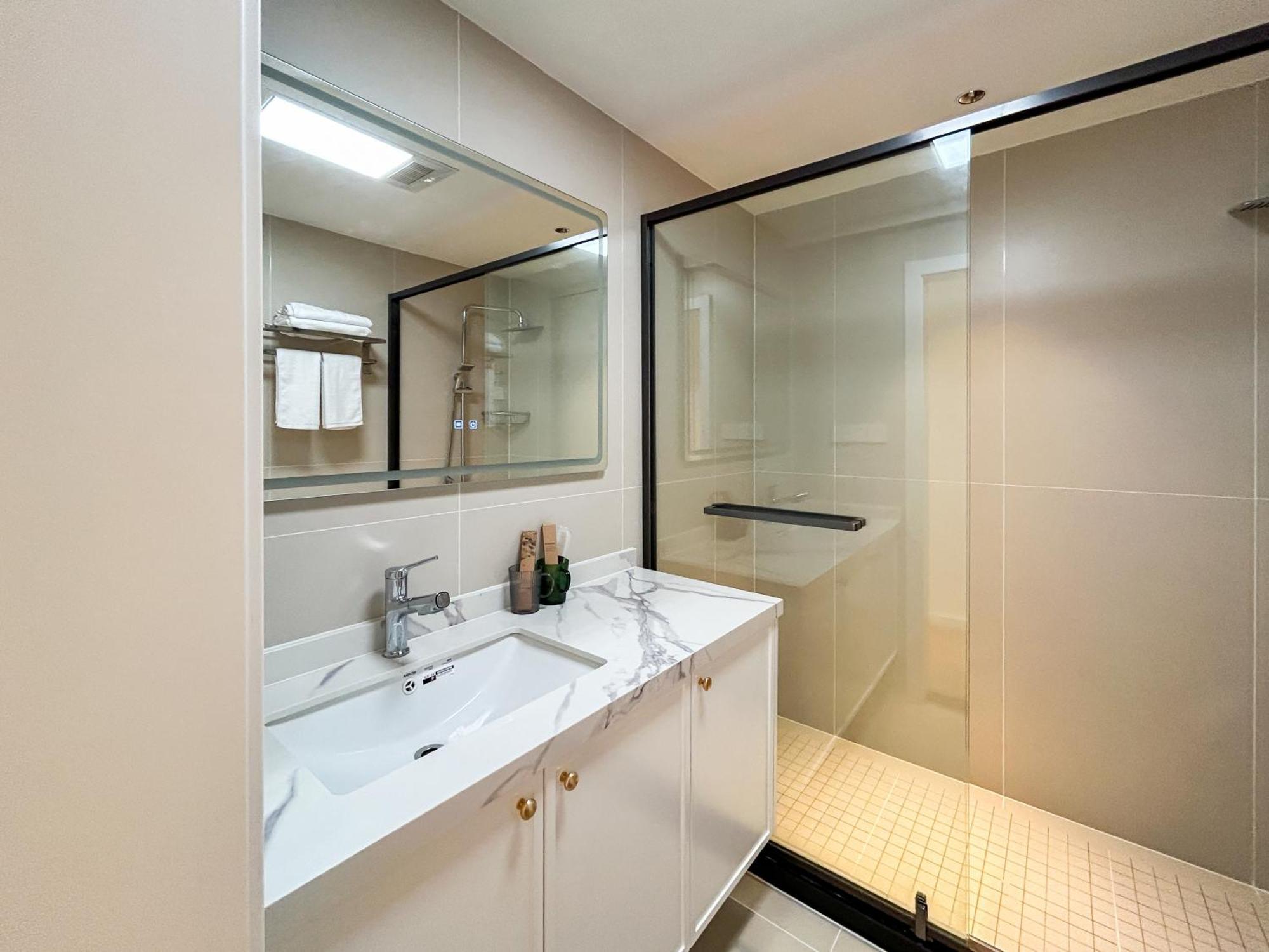 Appartement Eastern Hub - Brand New Near The Bund, Nanjing Road, Yuyuan Garden, Sunny 3 Bedrooms 100m From Metro Station *