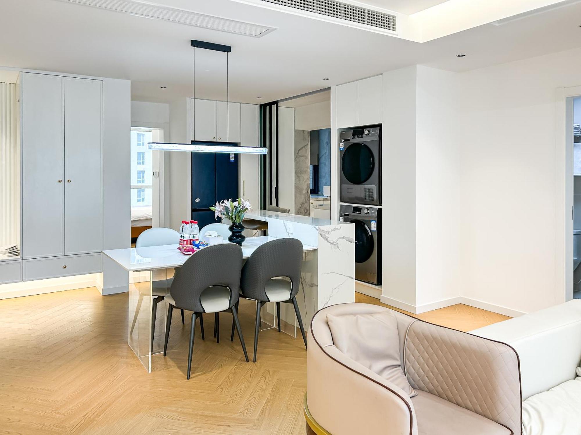 Eastern Hub - Brand New Near The Bund, Nanjing Road, Yuyuan Garden, Sunny 3 Bedrooms 100m From Metro Station